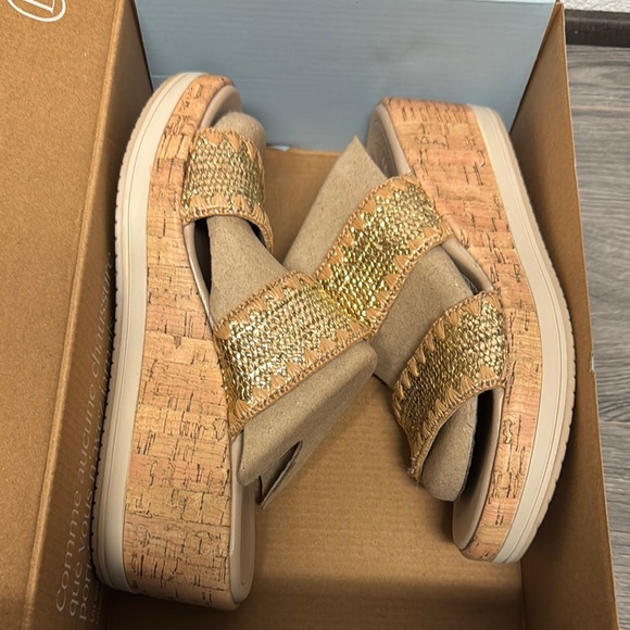 Bzees Resort Wedge Sandal - Picture 2 of 6